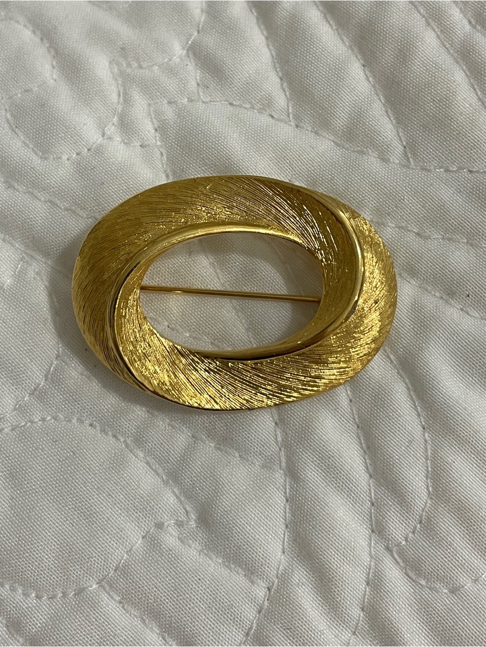 Vintage Napier Gold Tone Textured Oval Swirl Brooch Pin Signed Modernist
